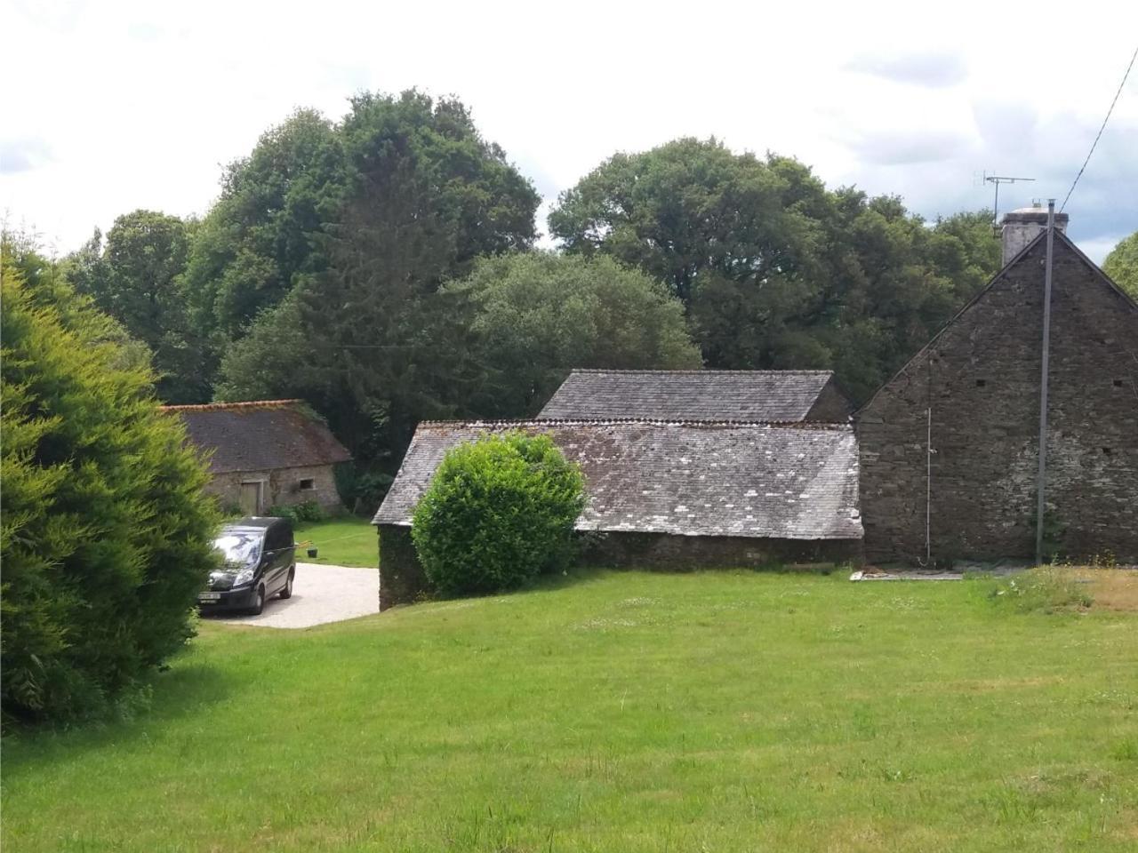 Bed and Breakfast Le Parfum Des Fleurs Plussulien Exterior foto
