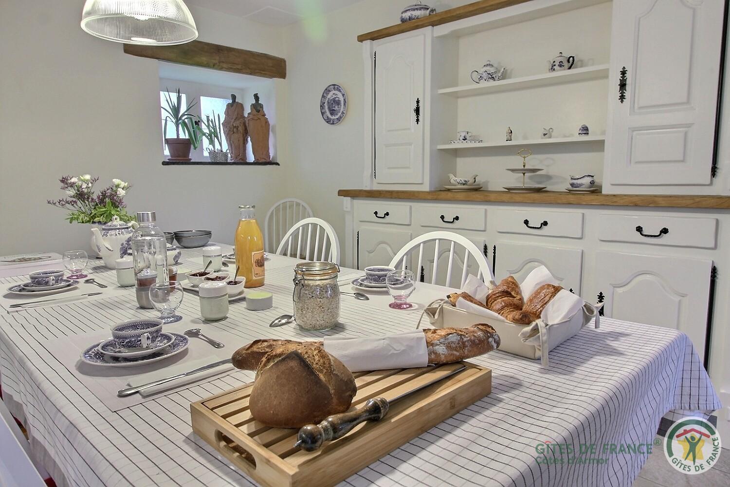 Bed and Breakfast Le Parfum Des Fleurs Plussulien Exterior foto