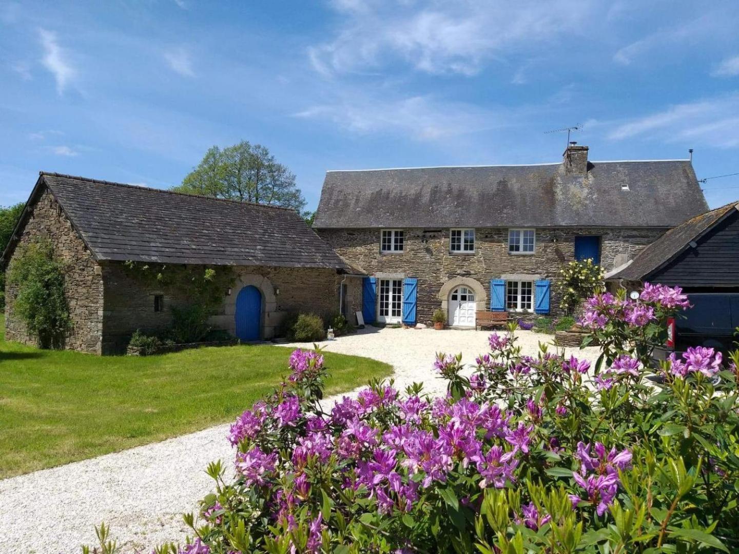 Bed and Breakfast Le Parfum Des Fleurs Plussulien Exterior foto